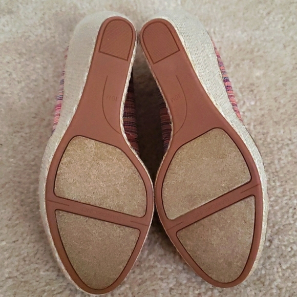 New! Bandolino "Wiskle" Colorful Espadrille Wedge Sandal (10) - Picture 4 of 9